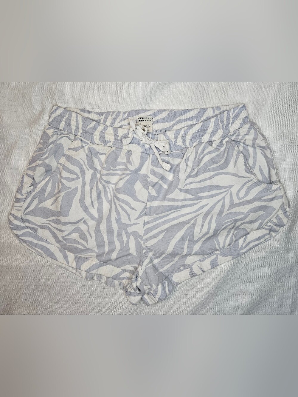 Billabong Zebra Print Pull On Beach Shorts Grey White Size Large EUC - Picture 4 of 11